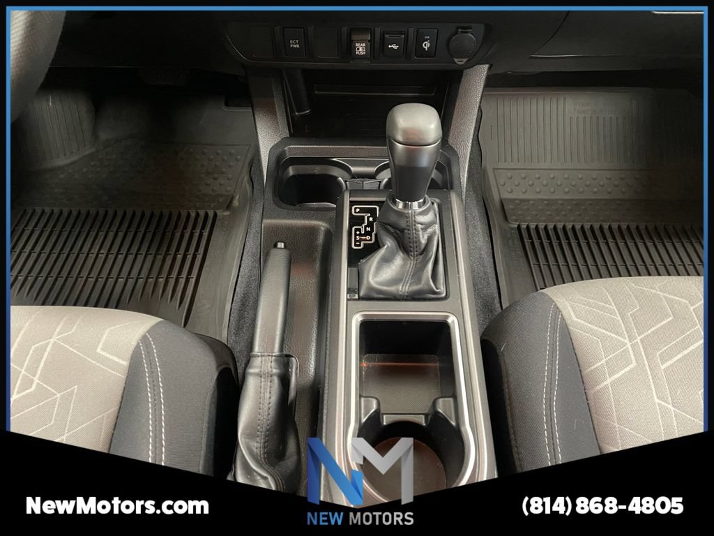 Used 2022 Toyota Tacoma TRD Sport AWD/4WD image 9