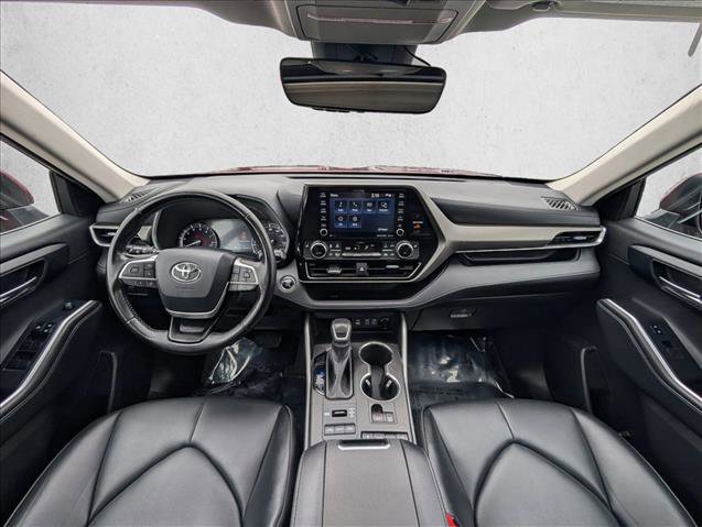 Used 2022 Toyota Highlander XLE image 19