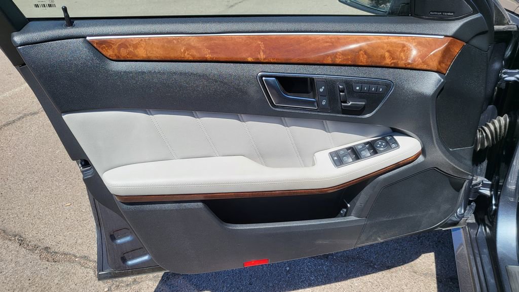 Used 2013 Mercedes-Benz E 350 Sedan image 23