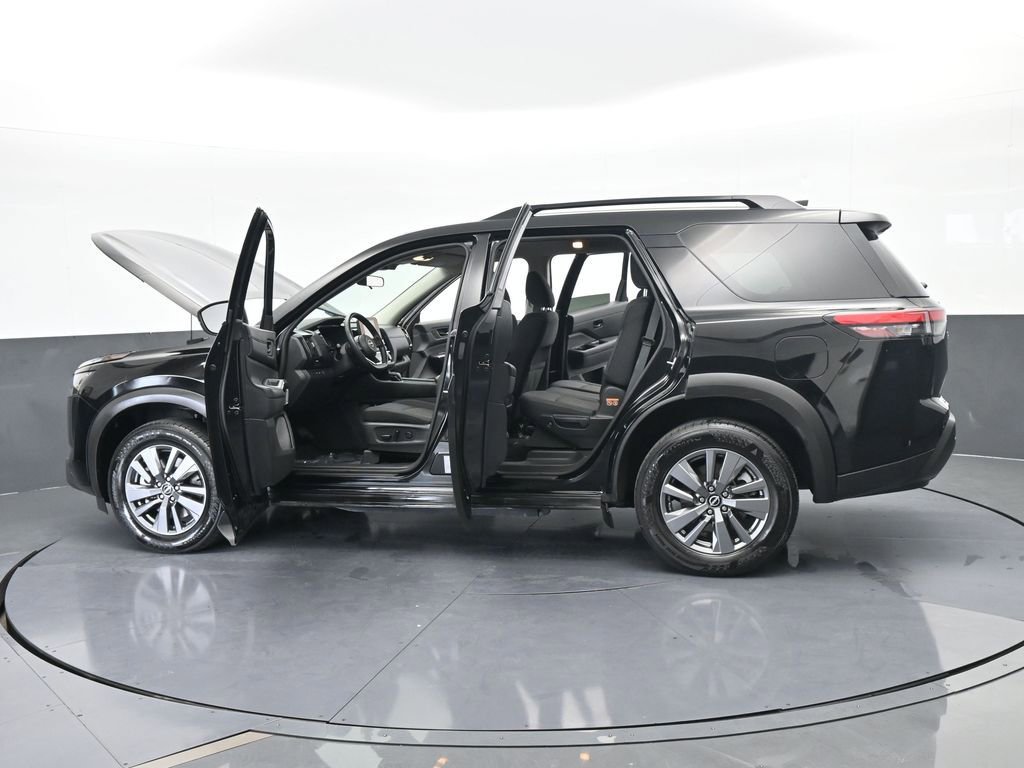 Used 2025 Nissan Pathfinder SV image 76