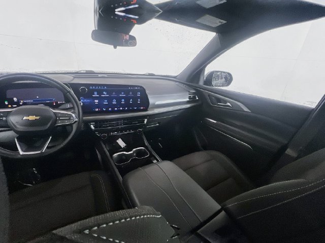 Used 2025 Chevrolet Traverse LT FWD image 19