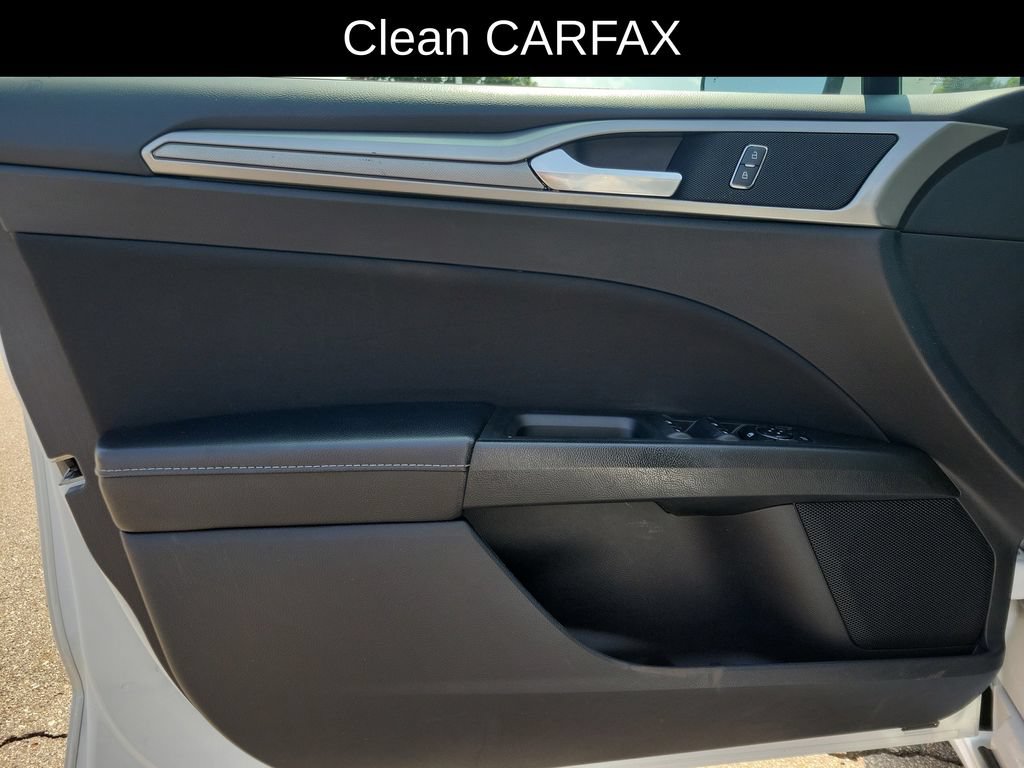 Used 2020 Ford Fusion SE FWD image 5
