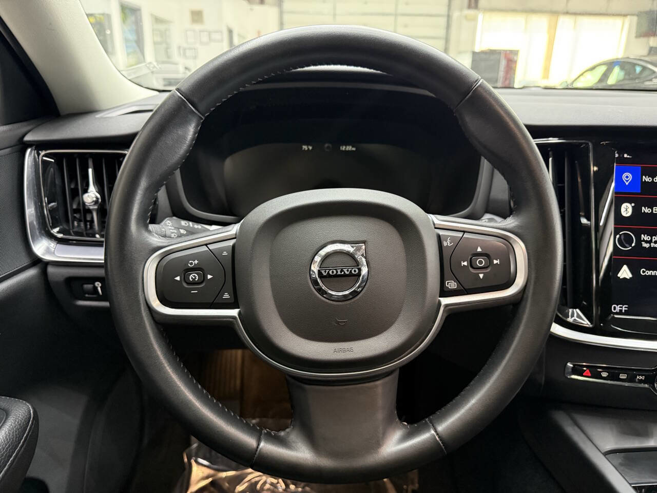 Used 2020 Volvo V60 T5 Momentum image 22