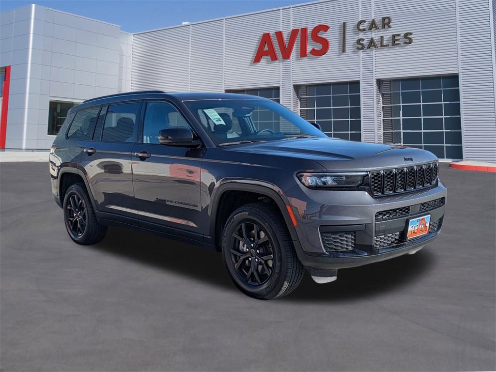 Used 2024 Jeep Grand Cherokee L Laredo image 3