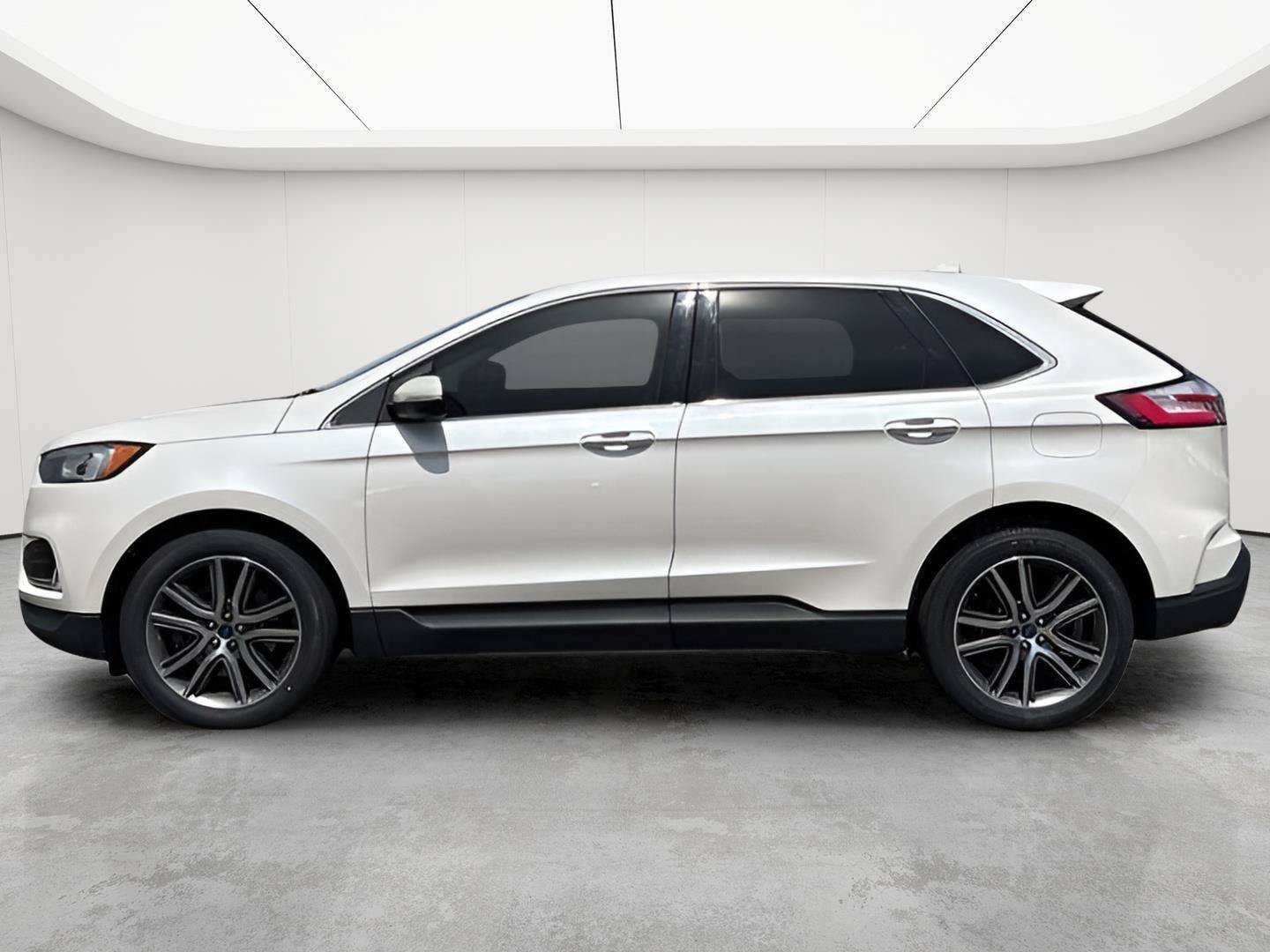 Used 2019 Ford Edge Titanium w/ Cold Weather Package AWD/4WD image 5