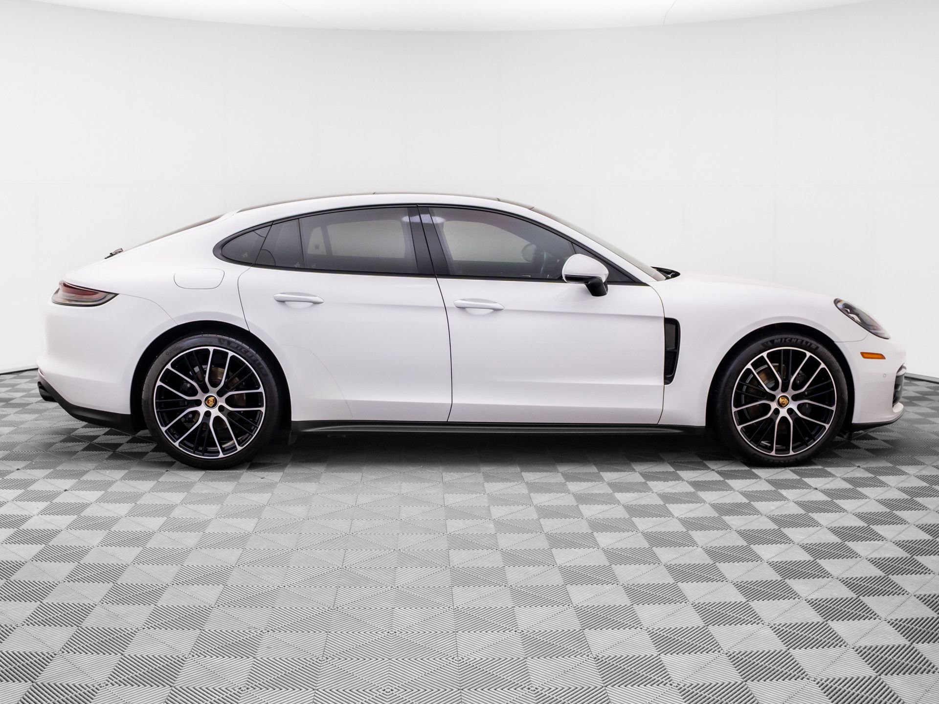 Used 2021 Porsche Panamera 4 w/ Premium Package AWD/4WD image 7