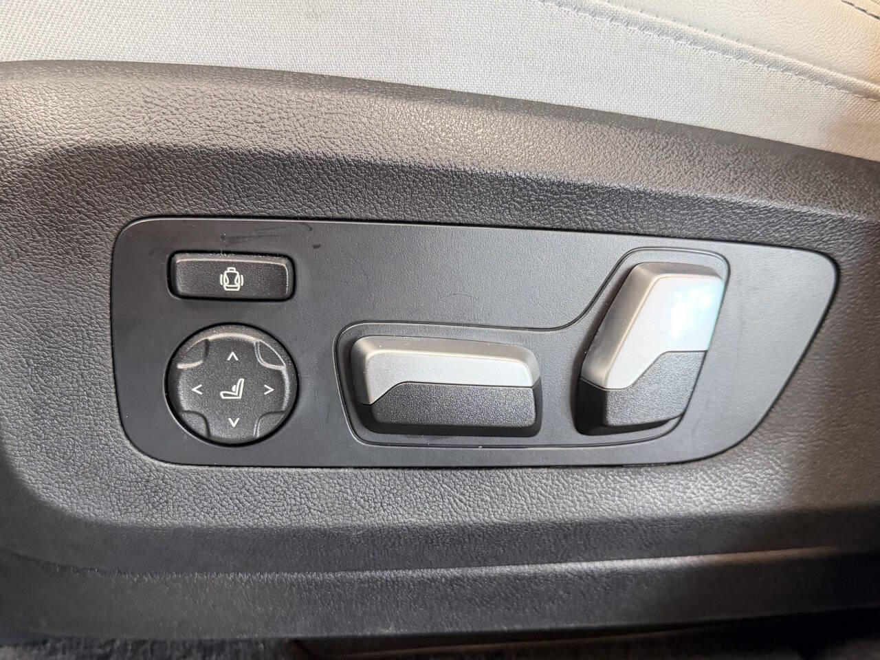 Used 2025 BMW X5 xDrive40i w/ M Sport Package image 46