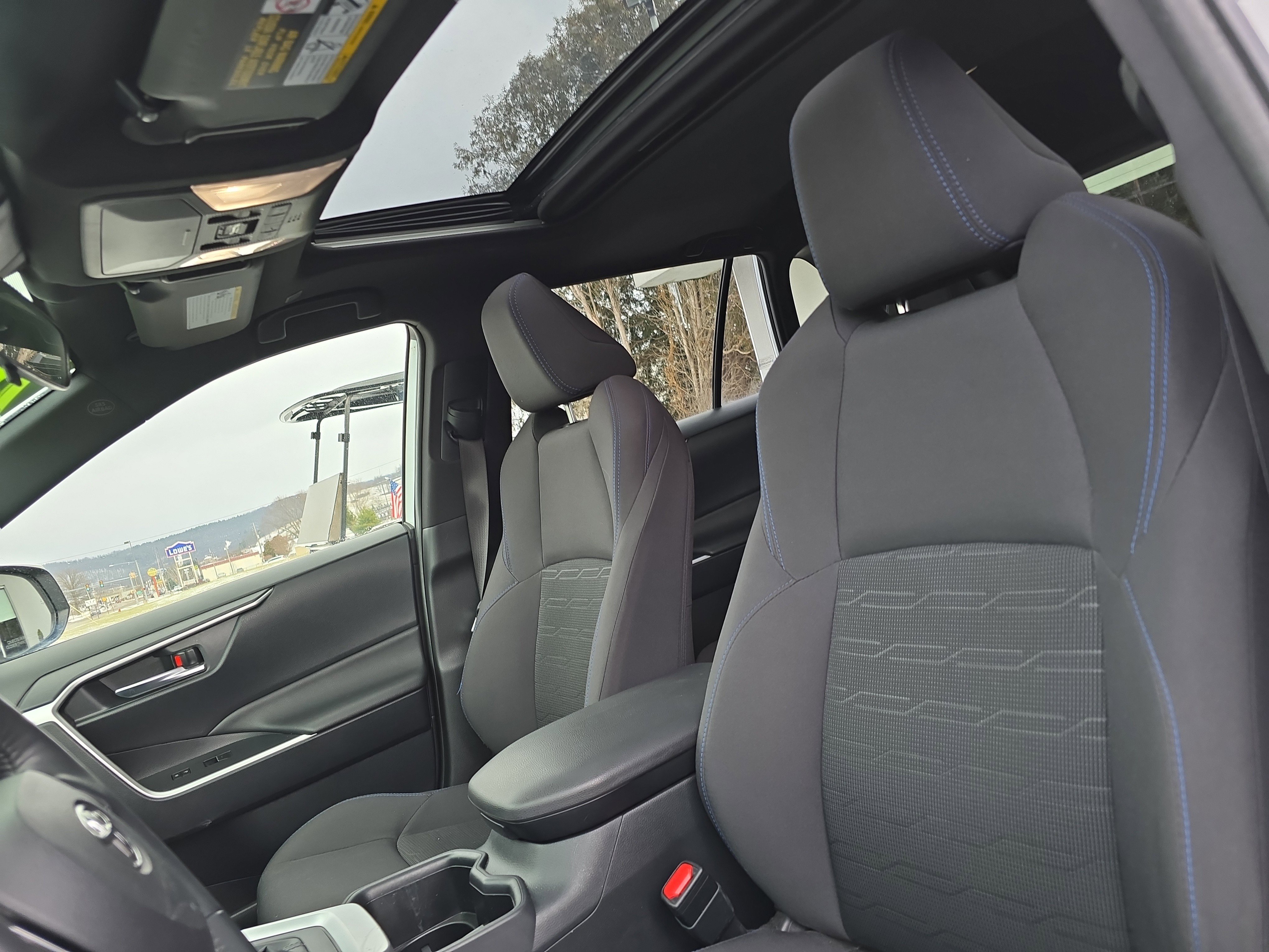 Used 2023 Toyota RAV4 SE image 12