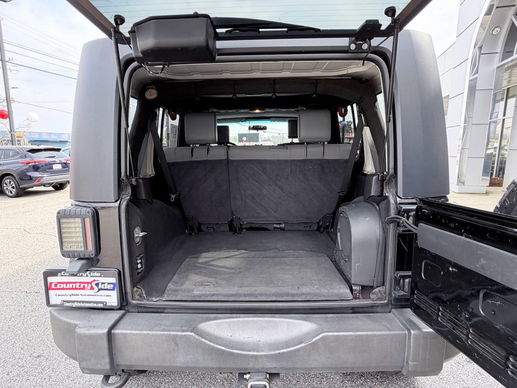 Used 2009 Jeep Wrangler Unlimited Rubicon w/ Dual Top Group image 9