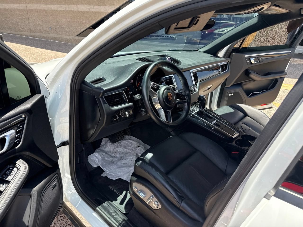 Used 2018 Porsche Macan AWD/4WD image 4
