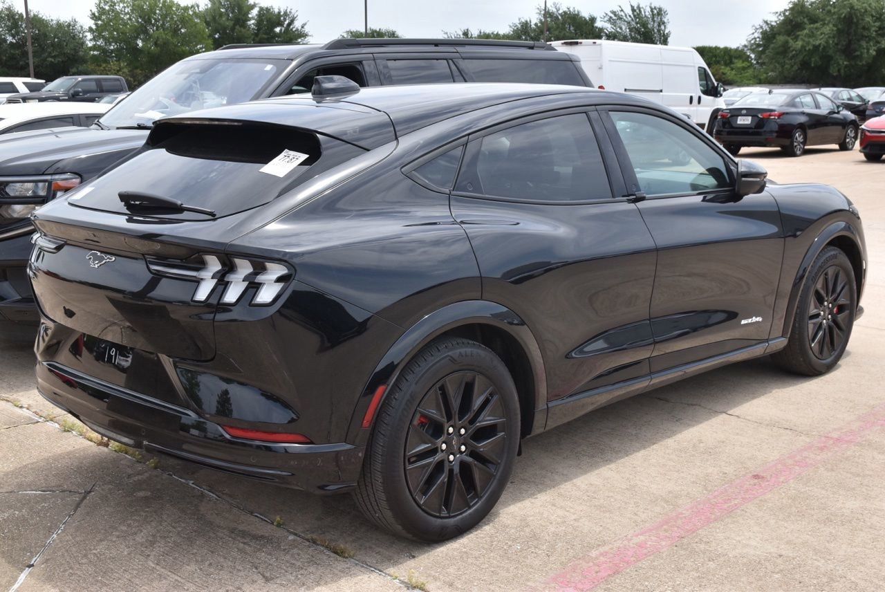 Used 2025 Ford Mustang Mach-E Premium w/ Sport Appearance Package AWD/4WD image 7