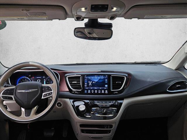 Used 2019 Chrysler Pacifica Limited w/ Tire & Wheel Group FWD image 14