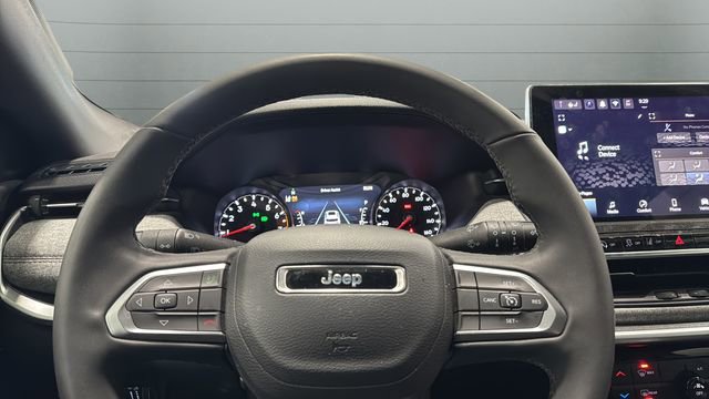 Used 2024 Jeep Compass Latitude image 14