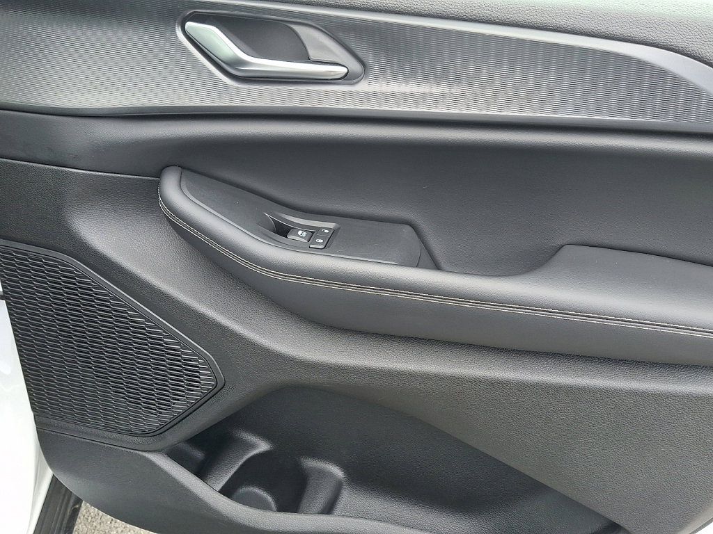 Used 2023 Jeep Grand Cherokee Laredo w/ Luxury Tech Group I AWD/4WD image 10