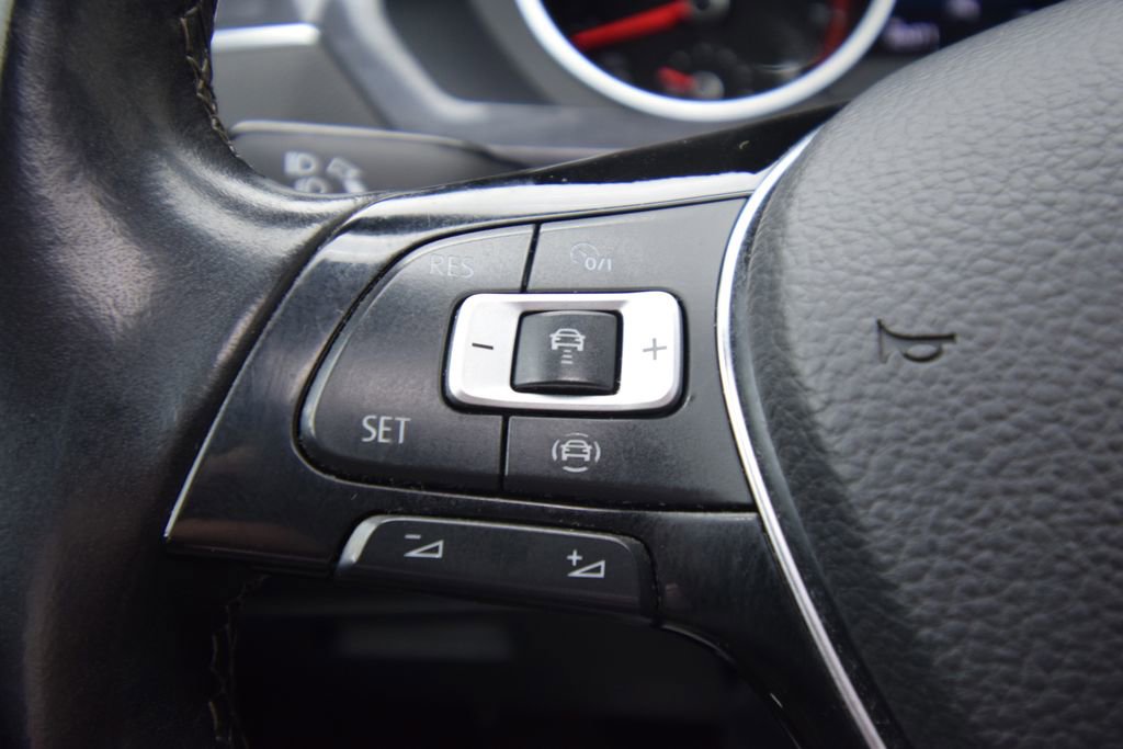 Used 2021 Volkswagen Tiguan SE R-Line AWD/4WD image 38