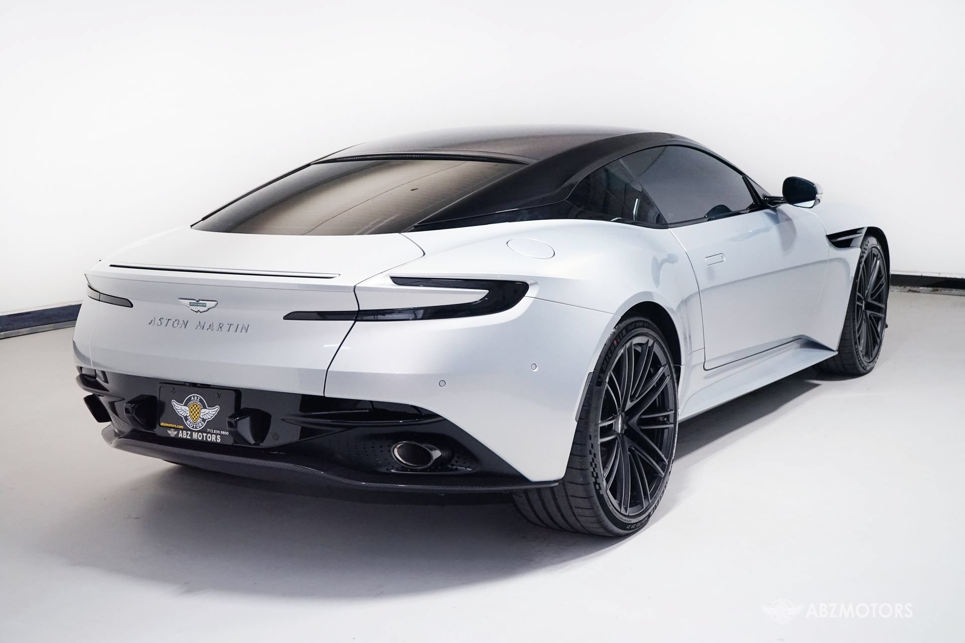Used 2025 Aston Martin DB12 Coupe RWD image 6