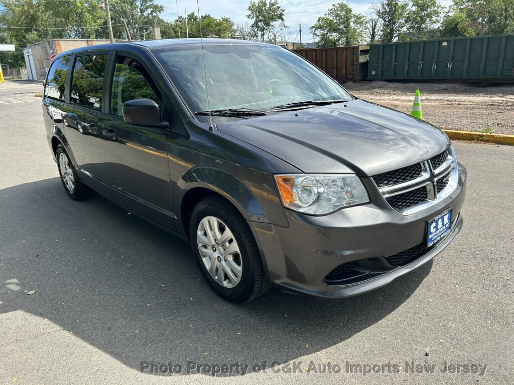Used 2019 Dodge Grand Caravan SE w/ UConnect Hands-Free Group FWD image 6