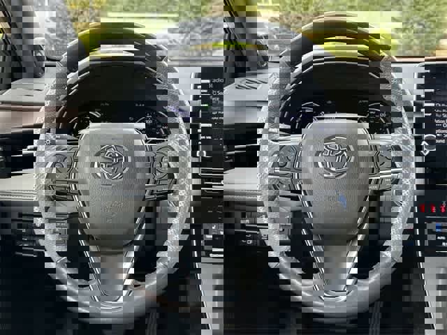 Used 2021 Toyota Avalon Limited image 8