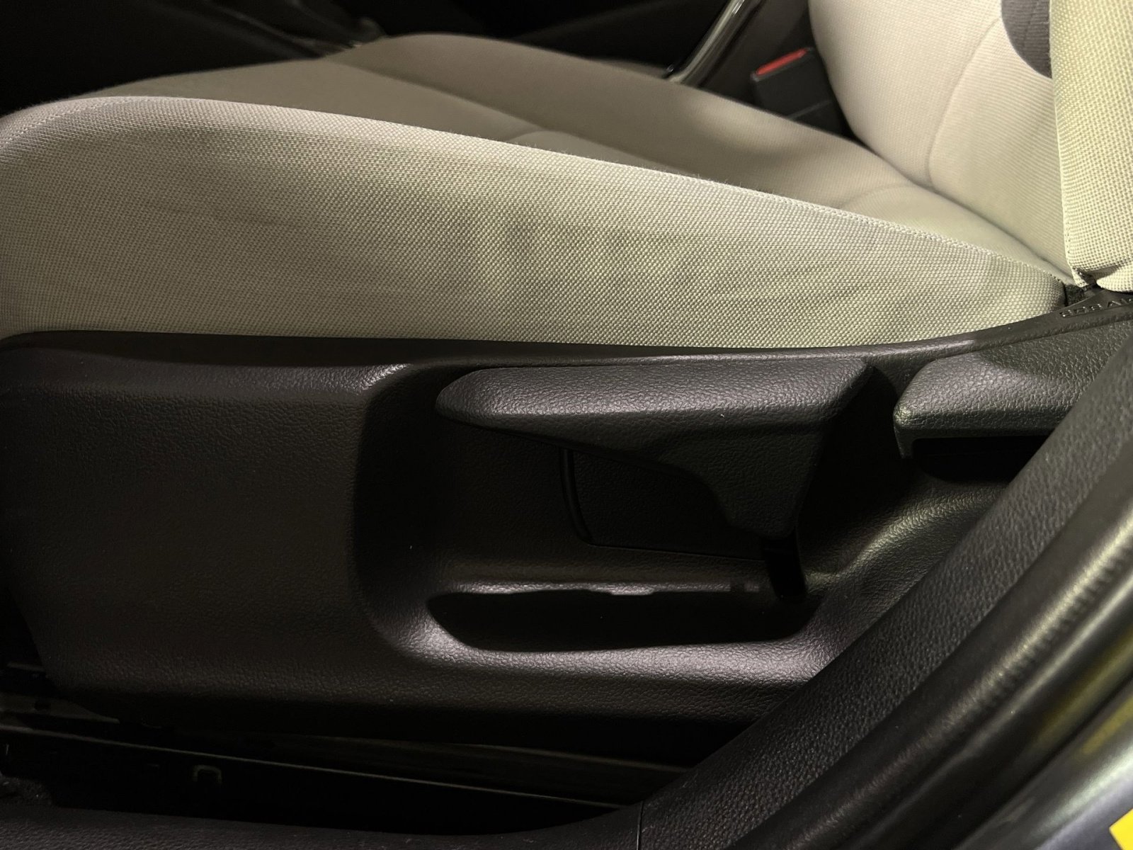 Used 2022 Toyota Corolla LE FWD image 28