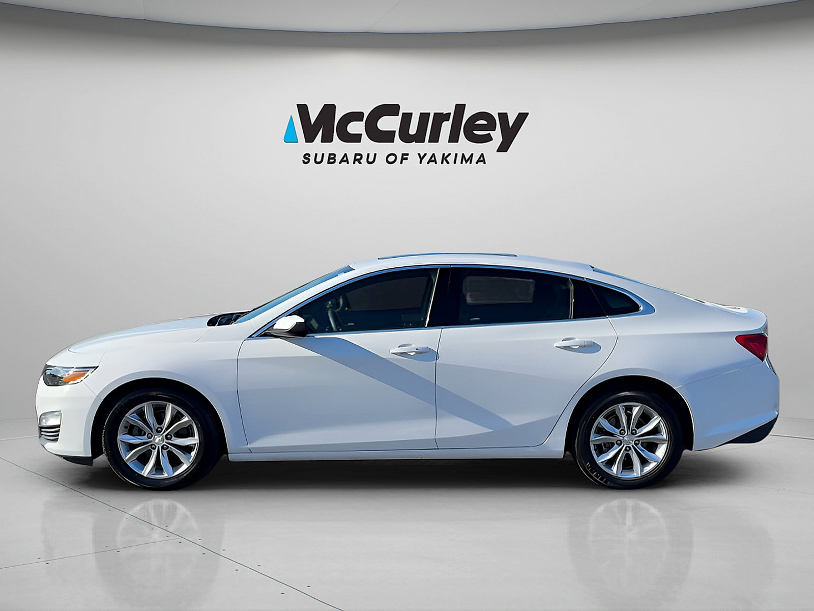 Used 2024 Chevrolet Malibu LT FWD image 3
