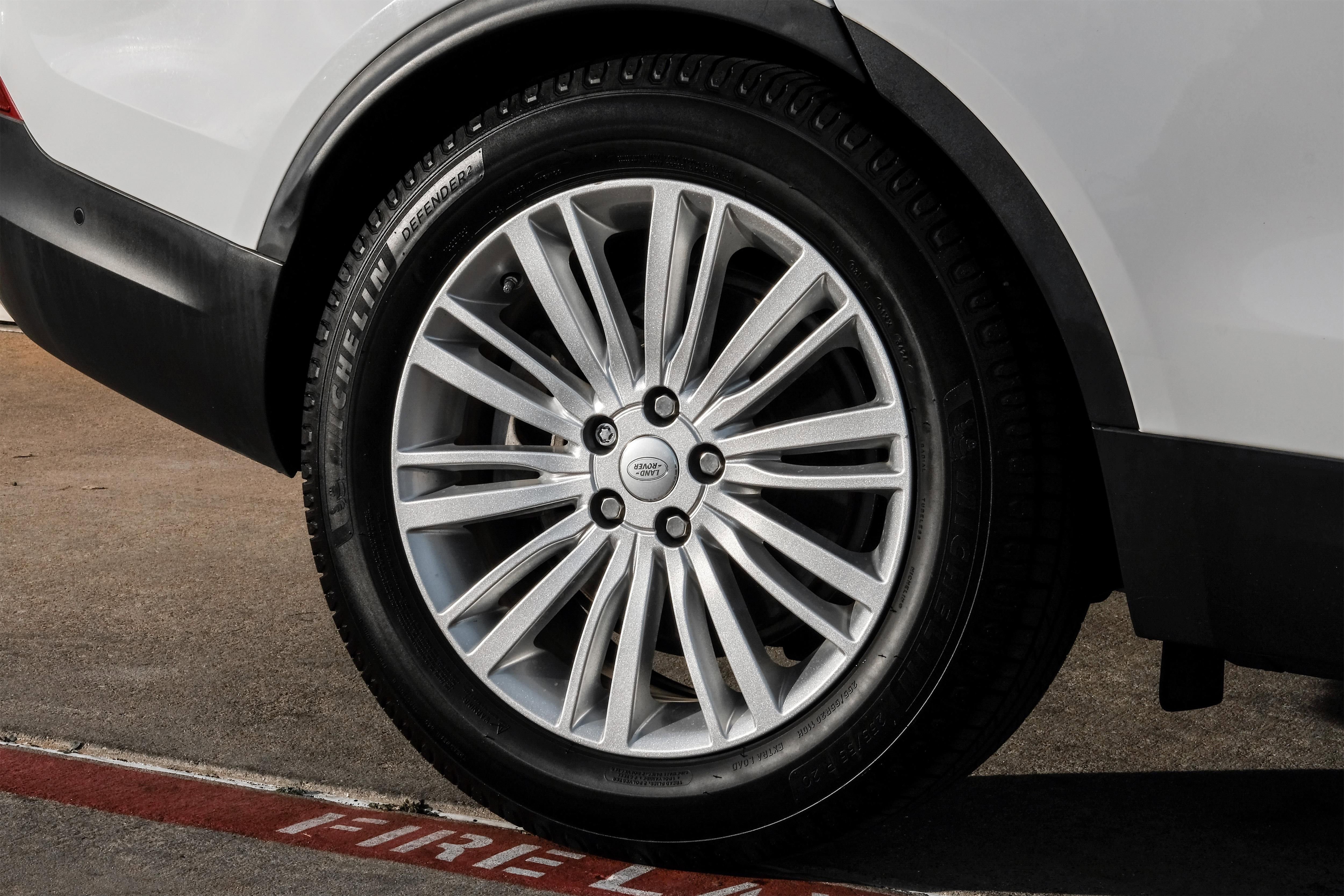 Used 2020 Land Rover Discovery HSE Luxury image 56