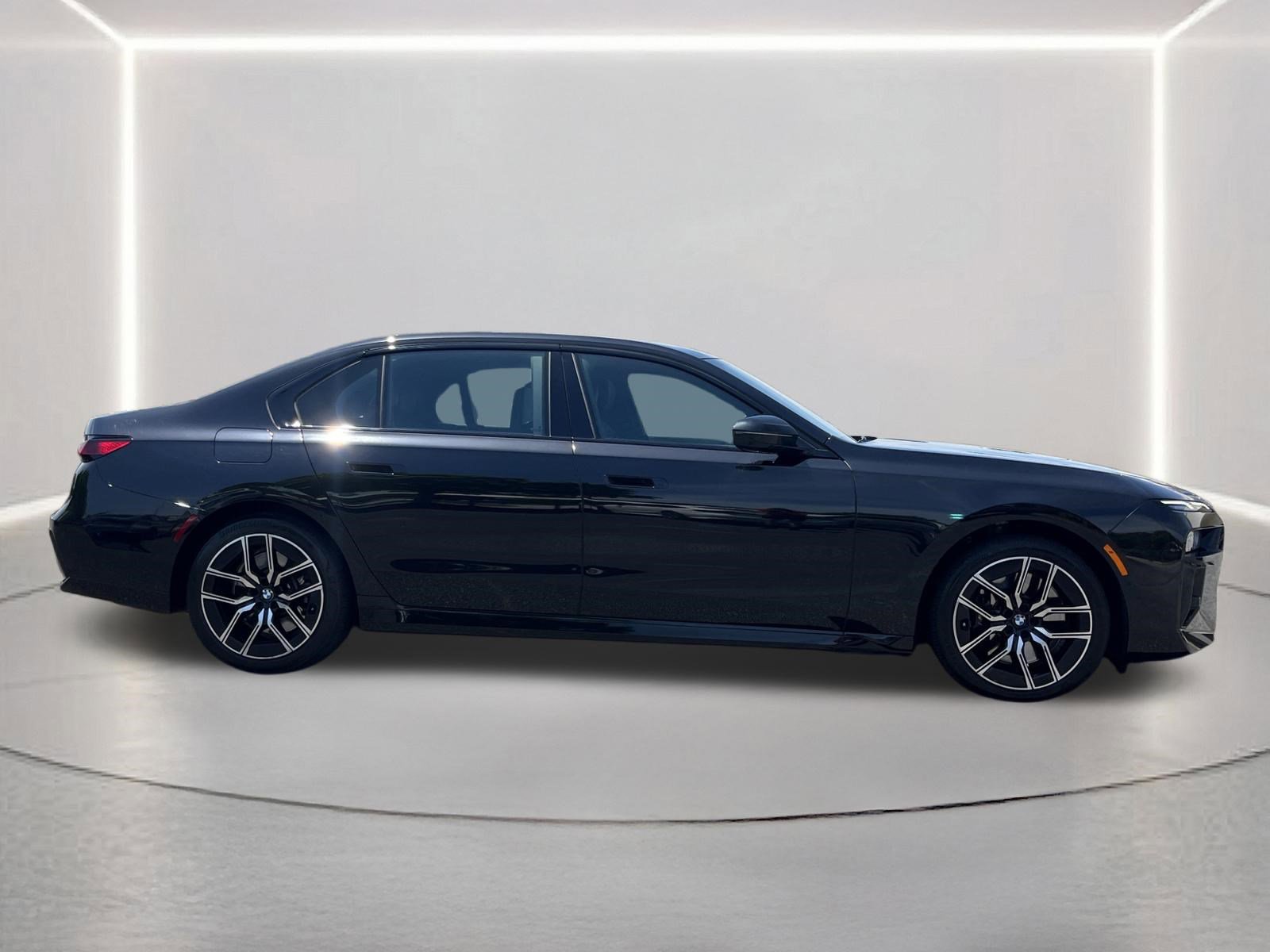 Used 2023 BMW 740i RWD image 27