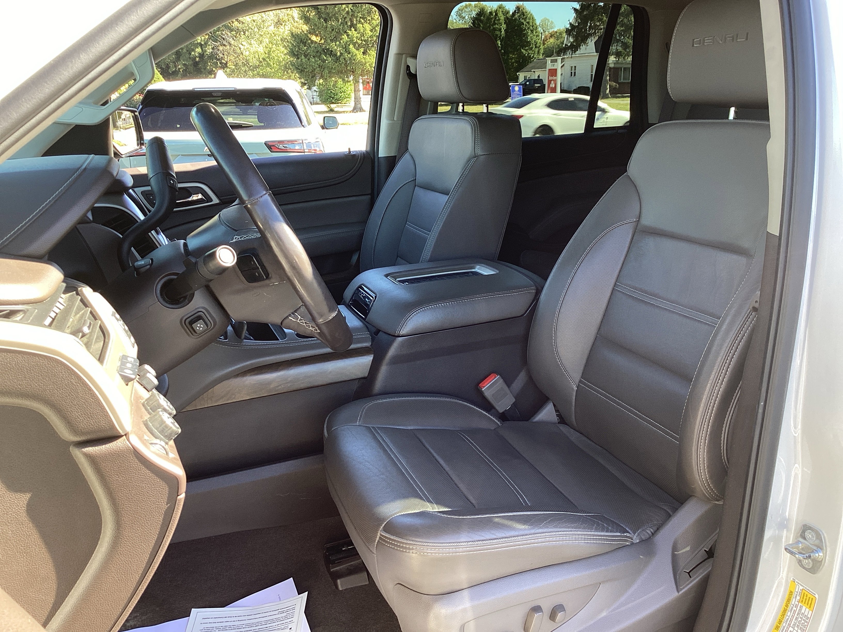 Used 2018 GMC Yukon Denali w/ Open Road Package image 27