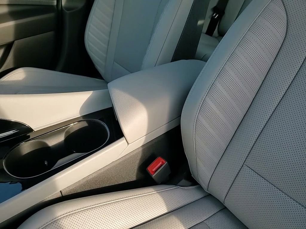 Certified 2024 Hyundai Elantra Limited image 21
