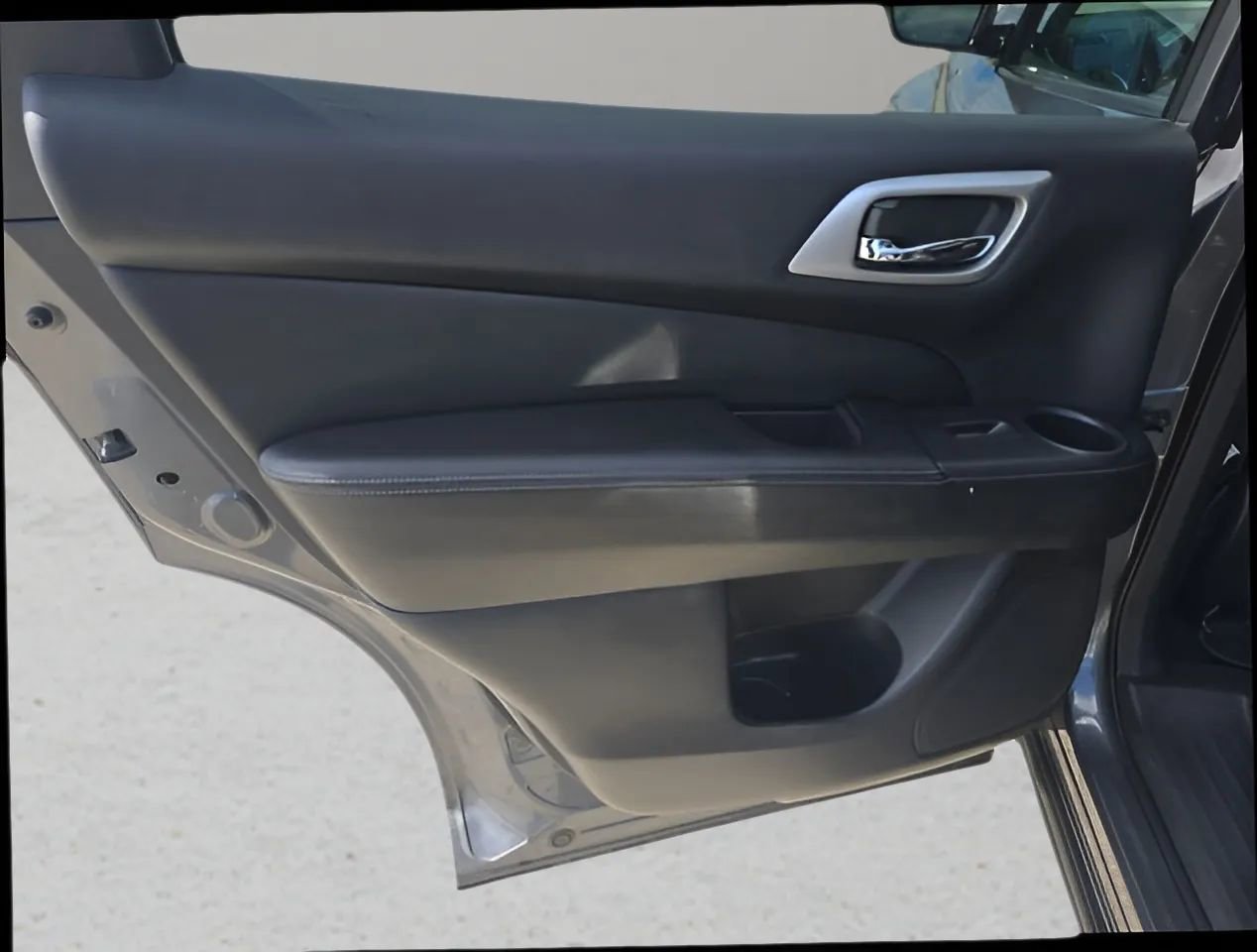 Used 2019 Nissan Pathfinder SV image 11