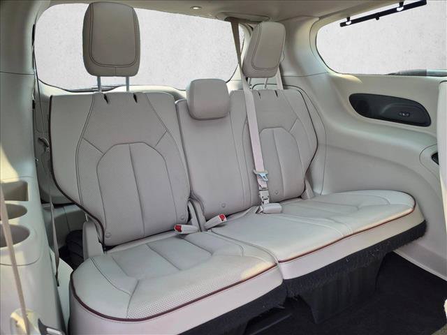 Used 2018 Chrysler Pacifica Limited w/ Advanced Safetytec Group FWD image 22