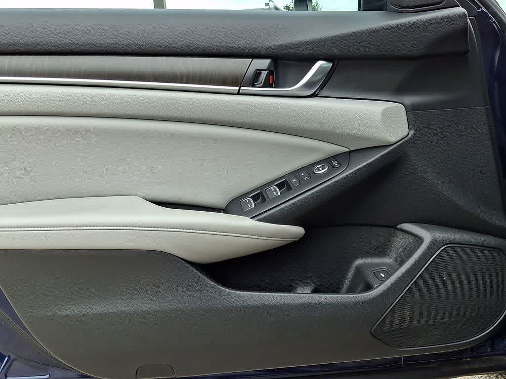 Used 2018 Honda Accord EX image 11