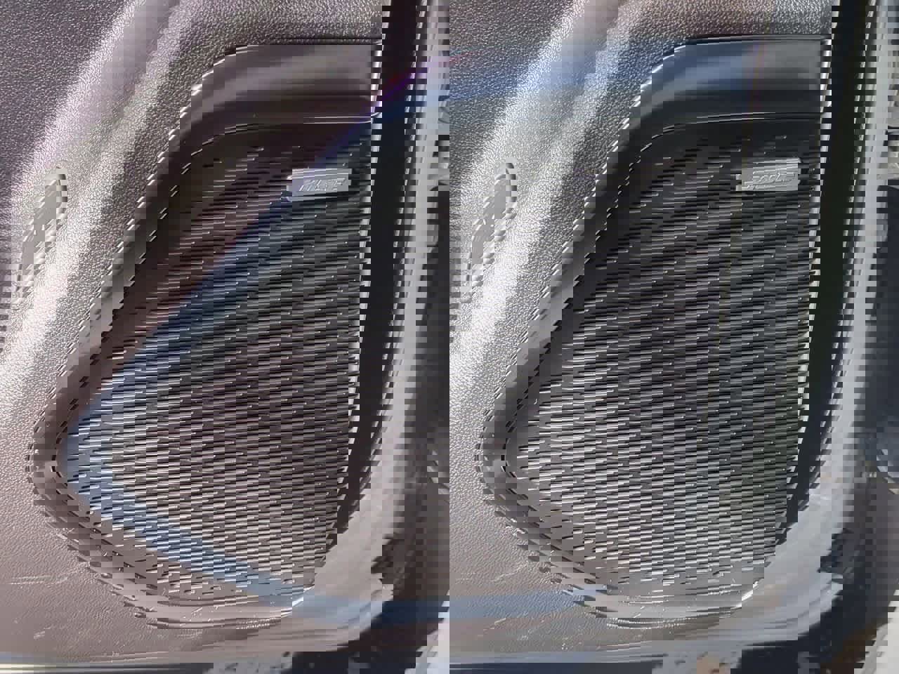 Used 2025 GMC Acadia Elevation image 31