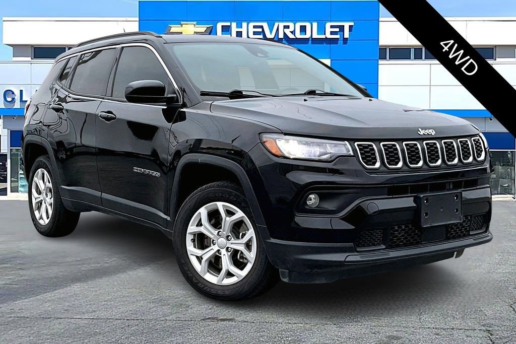 Used 2024 Jeep Compass Latitude image 1