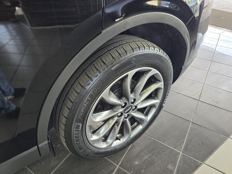Used 2021 Lincoln Corsair AWD w/ Premium Package image 40