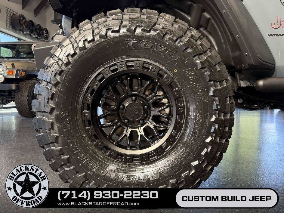 Used 2025 Jeep Wrangler Unlimited Rubicon w/ Convenience Group AWD/4WD image 24
