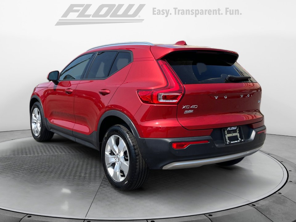 Used 2019 Volvo XC40 T4 Momentum image 6