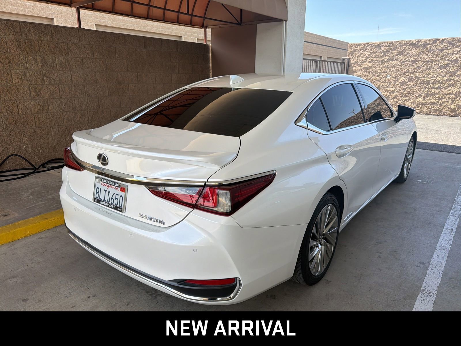 Used 2019 Lexus ES 300h w/ Accessory Package 2 FWD image 4