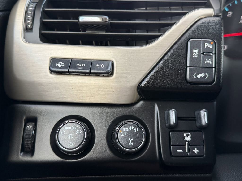Used 2018 GMC Yukon Denali AWD/4WD image 28