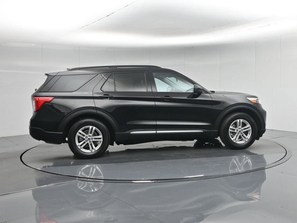 Used 2022 Ford Explorer XLT image 32