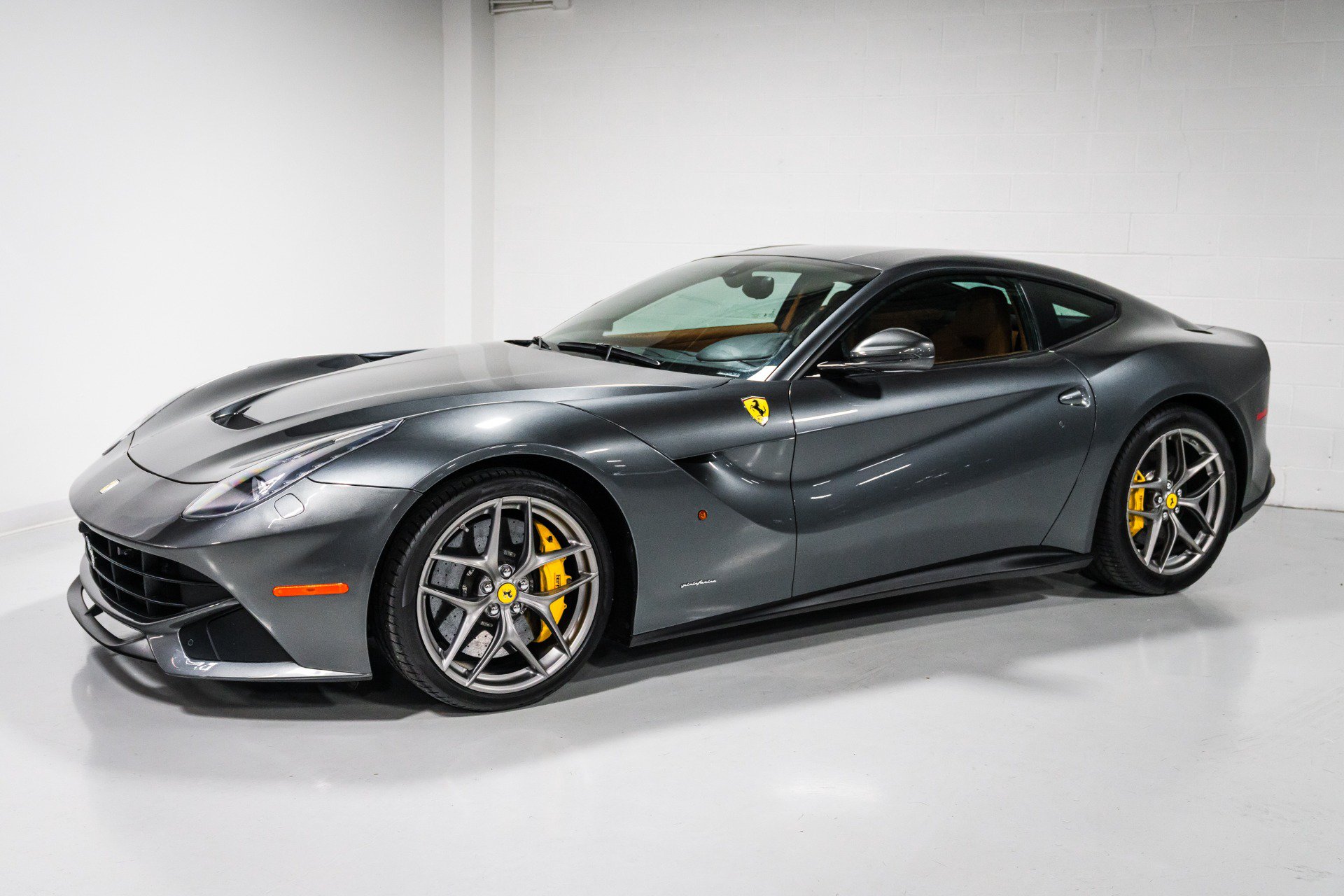 Used 2015 Ferrari F12 Berlinetta RWD image 7