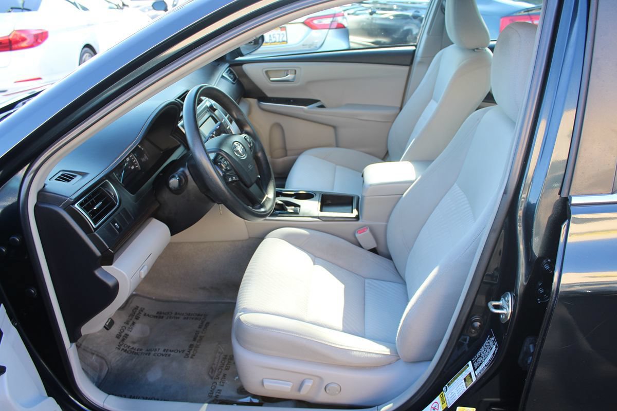 Used 2015 Toyota Camry LE FWD image 16