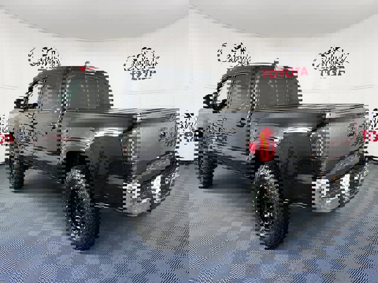 Used 2018 Toyota Tacoma SR5 image 6