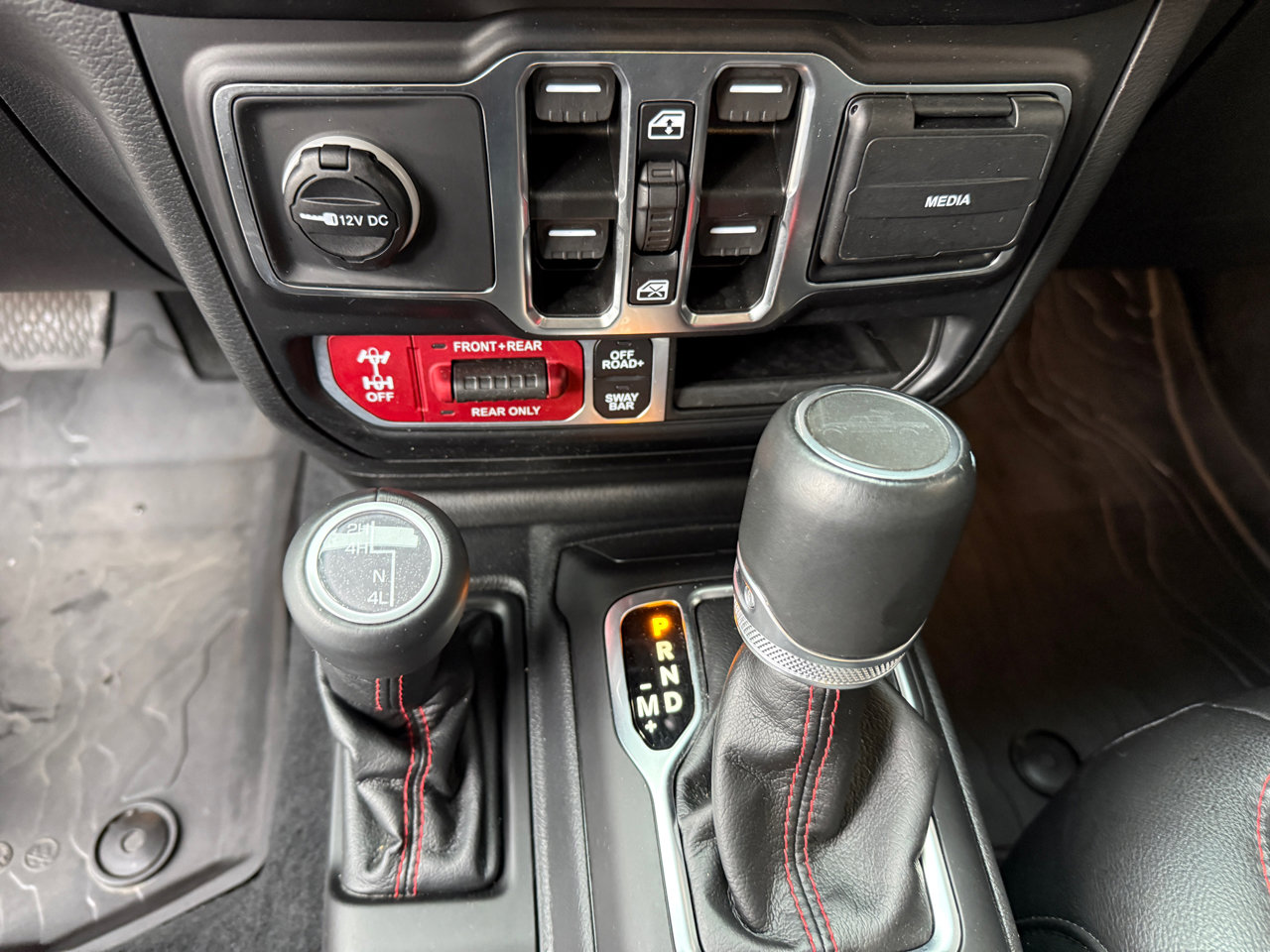 Used 2023 Jeep Gladiator Rubicon w/ Dual Top Group image 27