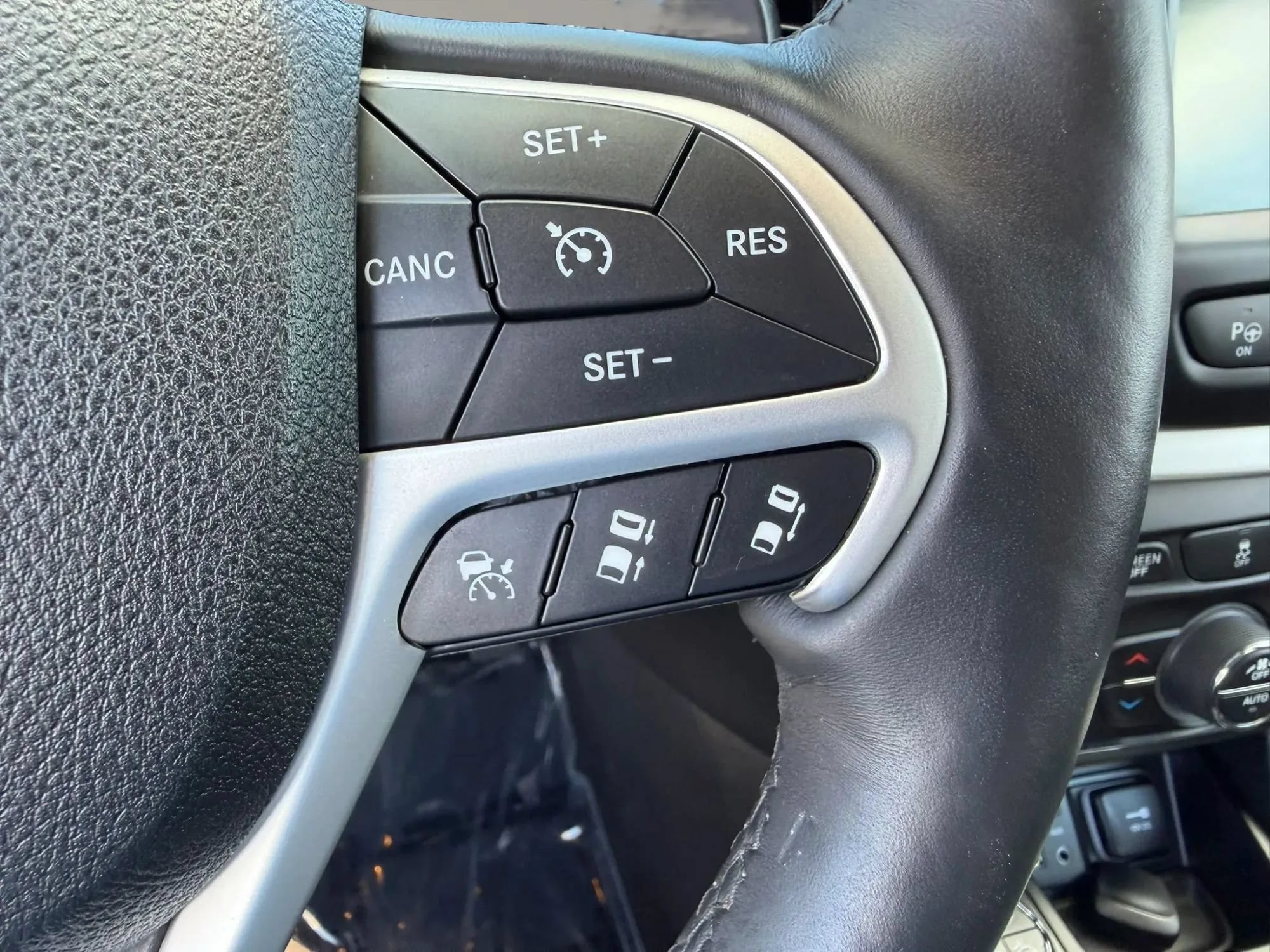Used 2014 Jeep Cherokee Trailhawk w/ Technology Group AWD/4WD image 20
