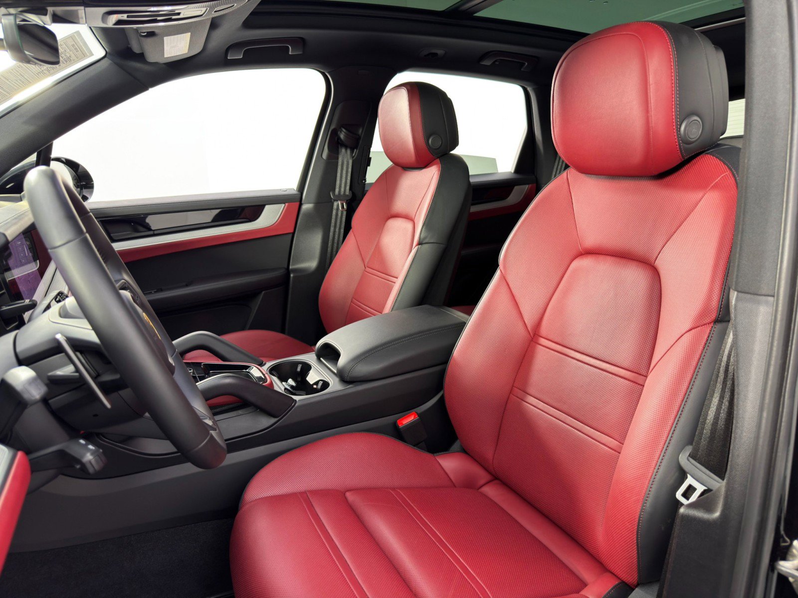 Used 2024 Porsche Cayenne image 41