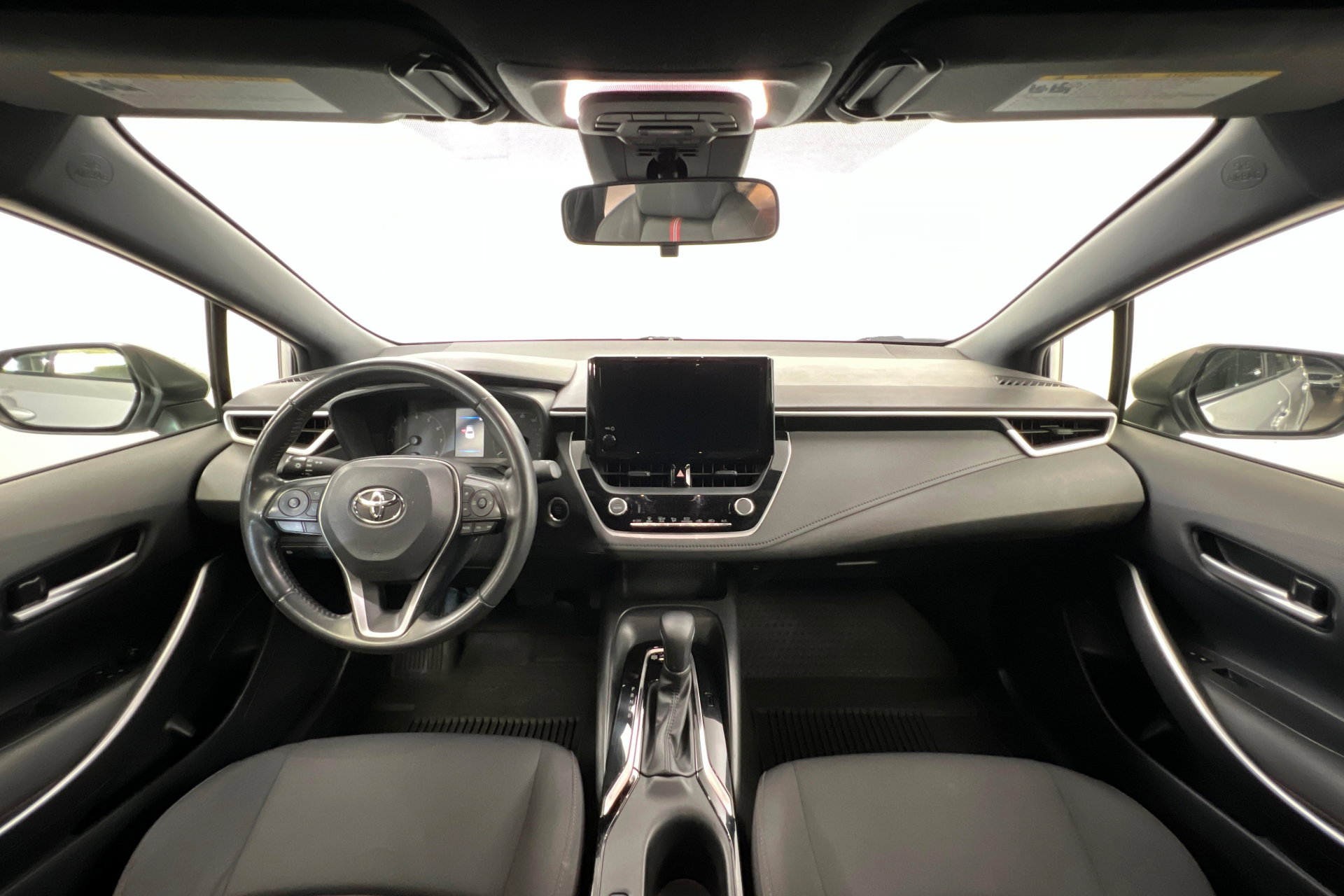 Used 2023 Toyota Corolla SE w/ SE Premium Package image 10