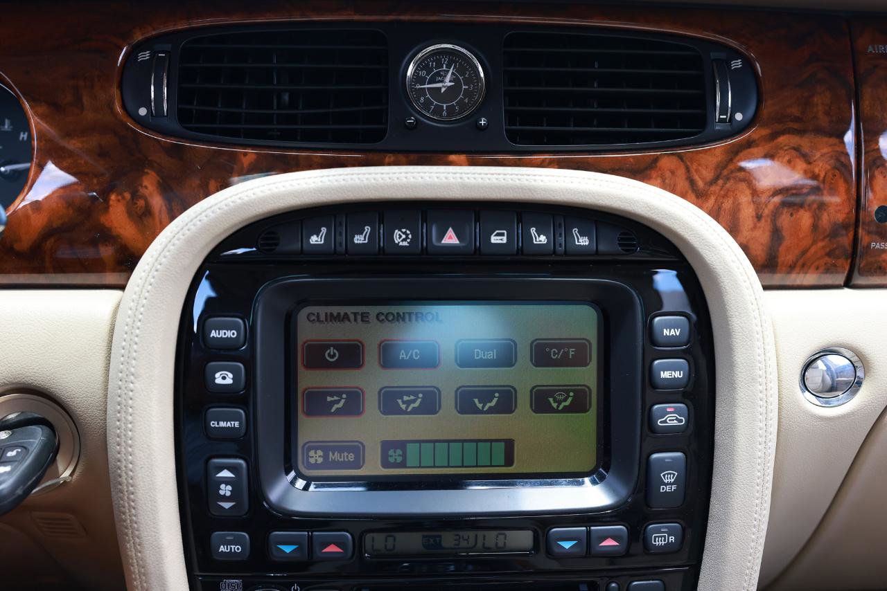 Used 2008 Jaguar XJ8 RWD image 35