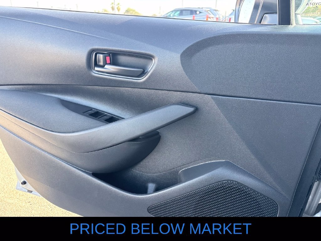 Used 2025 Toyota Corolla LE FWD image 12