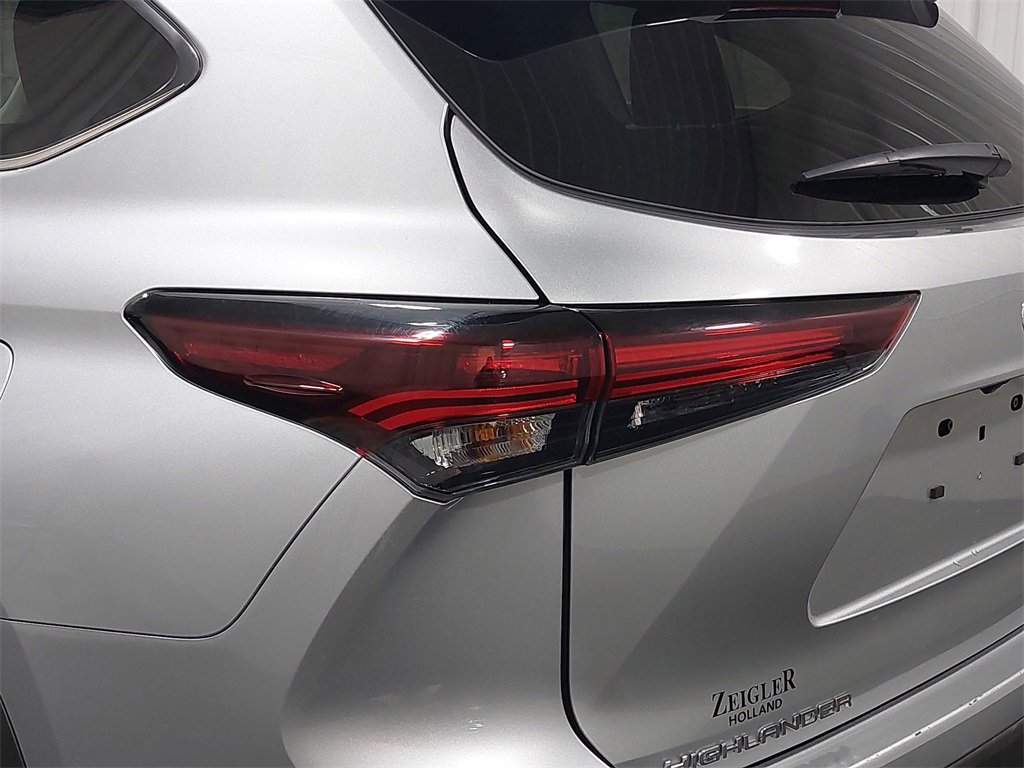 Used 2024 Toyota Highlander LE image 37