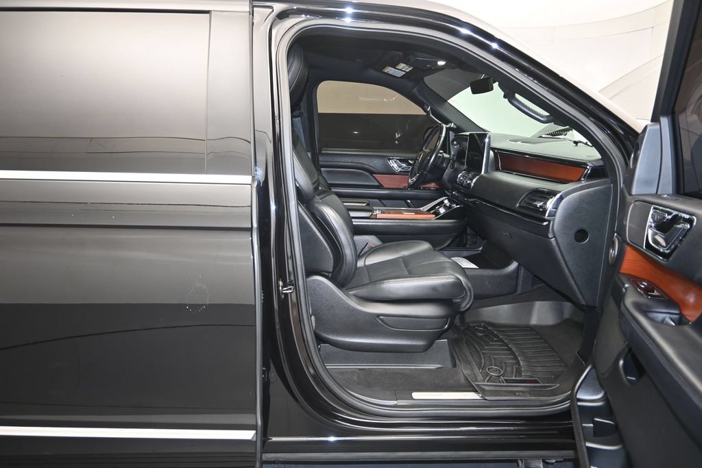 Used 2020 Lincoln Navigator L 4WD image 16